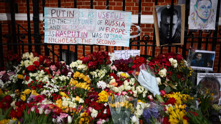 Thousands in Moscow mourn Alexei Navalny at funeral; praise his bravery.